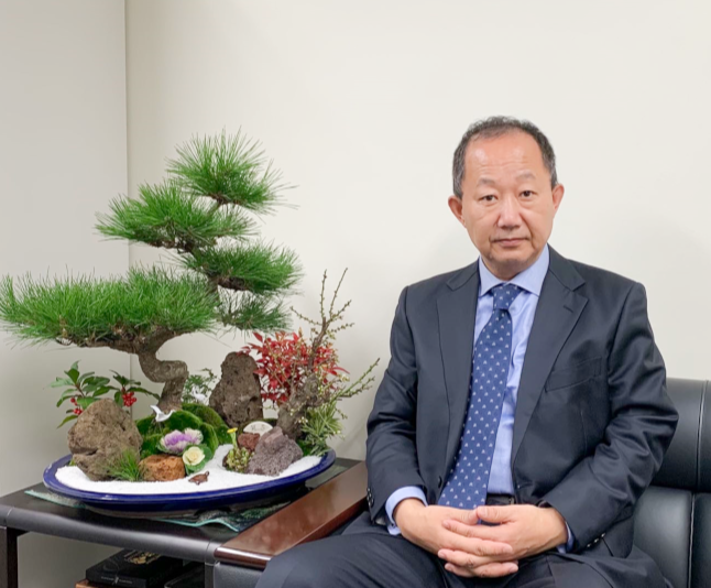 代表董事 龙 国志
